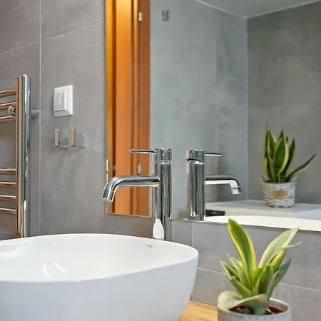 Sea And Mountain View * 干尼亞