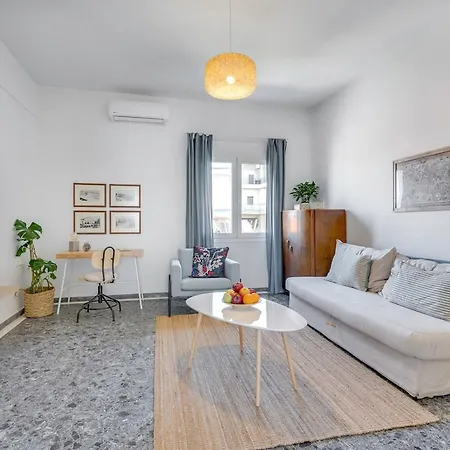 Sea And Mountain View Apartment *